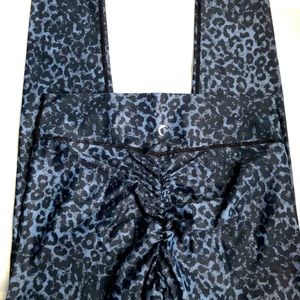 Zyia Stone Leopard Light n Luxe